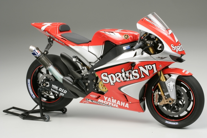 Yamaha YZR-M1'04 No.7/No.33 - 1/12th Model Kit